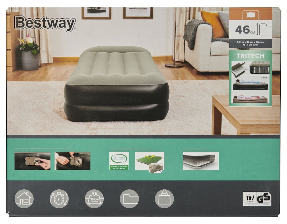 Uppblåsbar extrasäng i vardagsrum med matta.