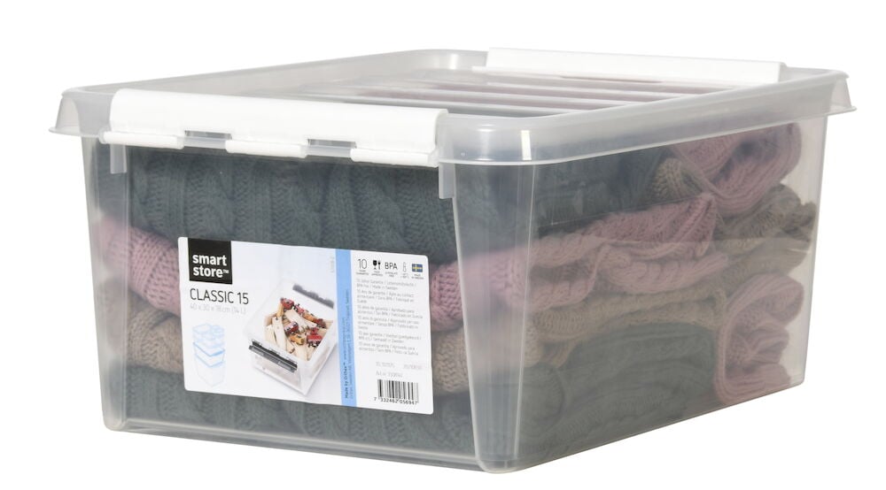 Transparent förvaringslåda med lock fylld med kläder.