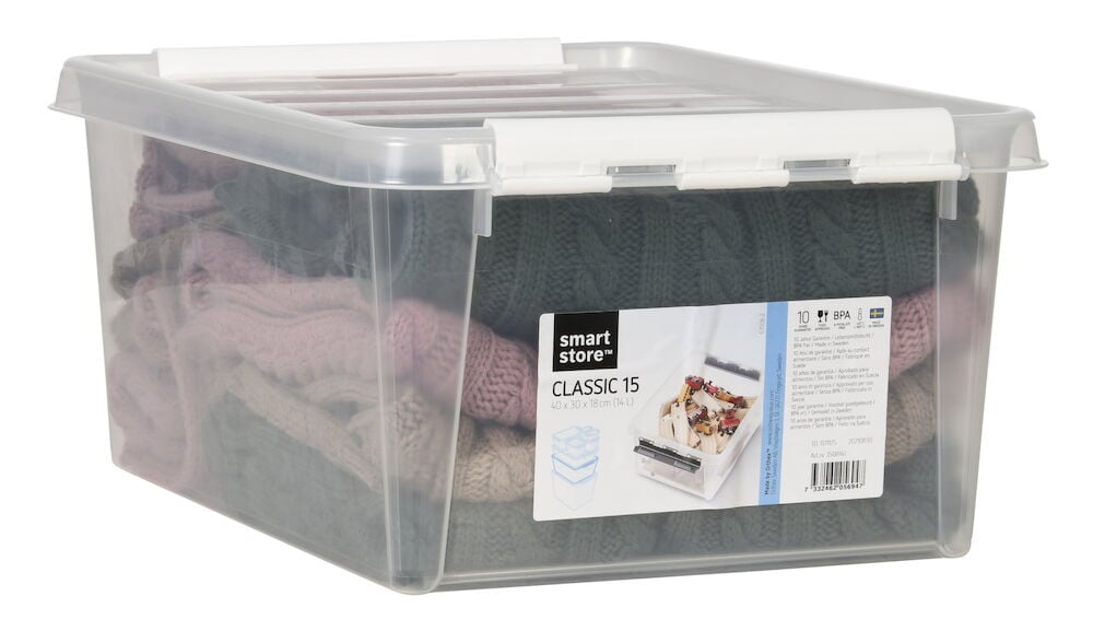 Transparent plastlåda med lock fylld med tröjor.