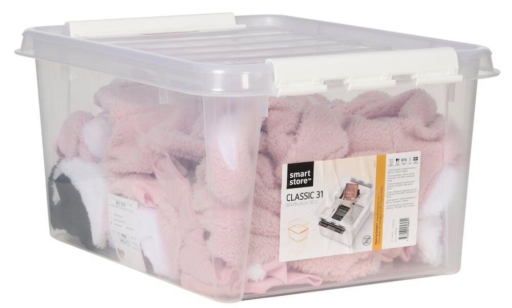 Transparent förvaringslåda med lock fylld med rosa textilier.