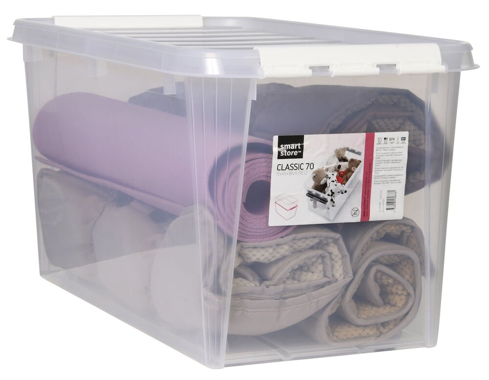 Transparent plastlåda med lock fylld med textilier.