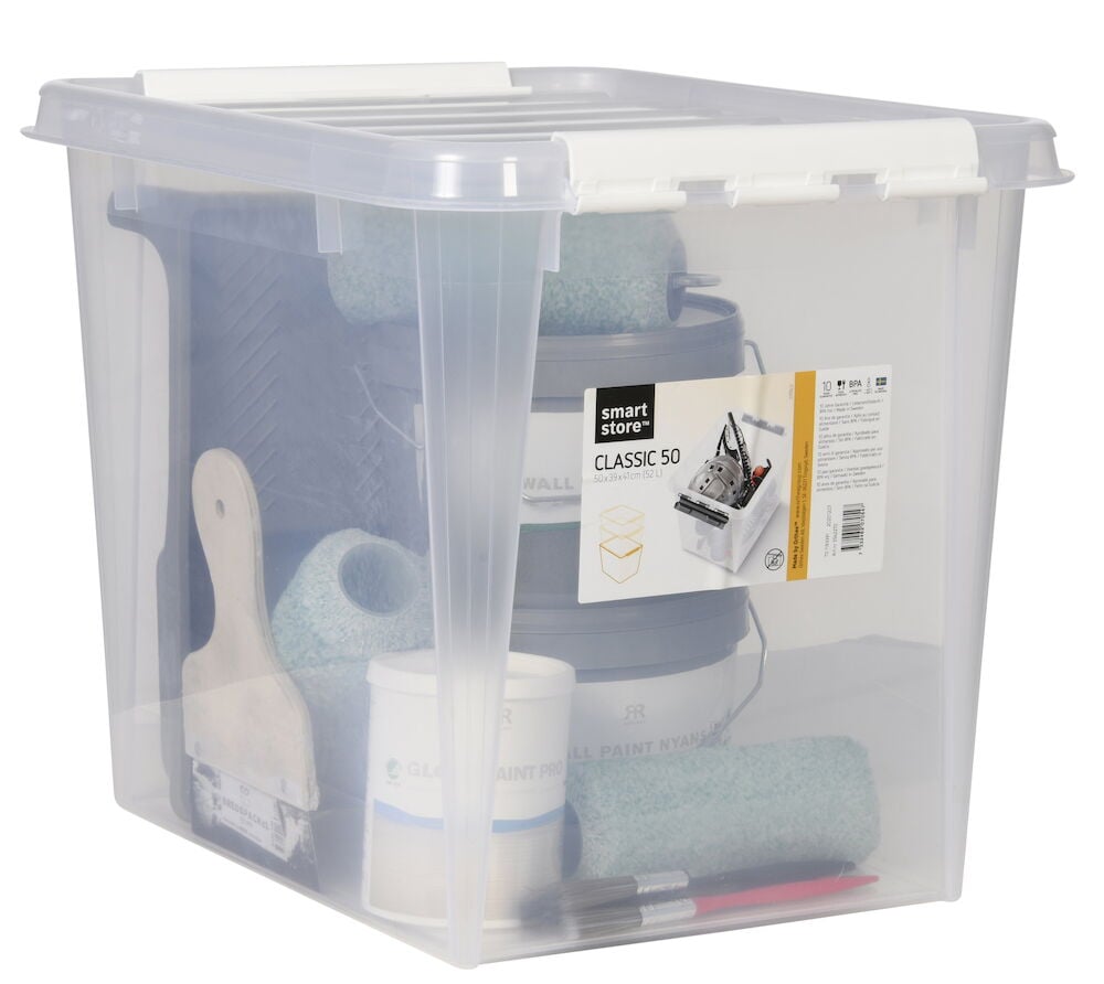Transparent förvaringslåda med lock fylld med målarverktyg.