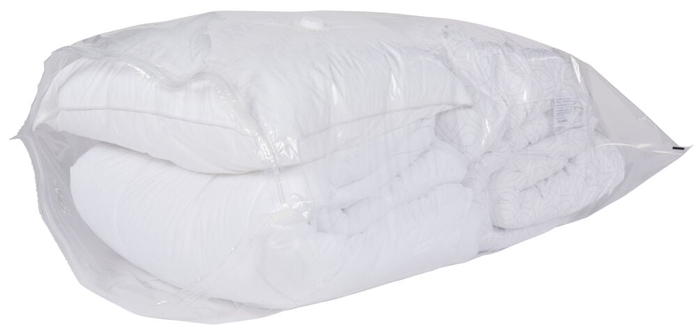 Vakuumpåse med vita textilier inuti.