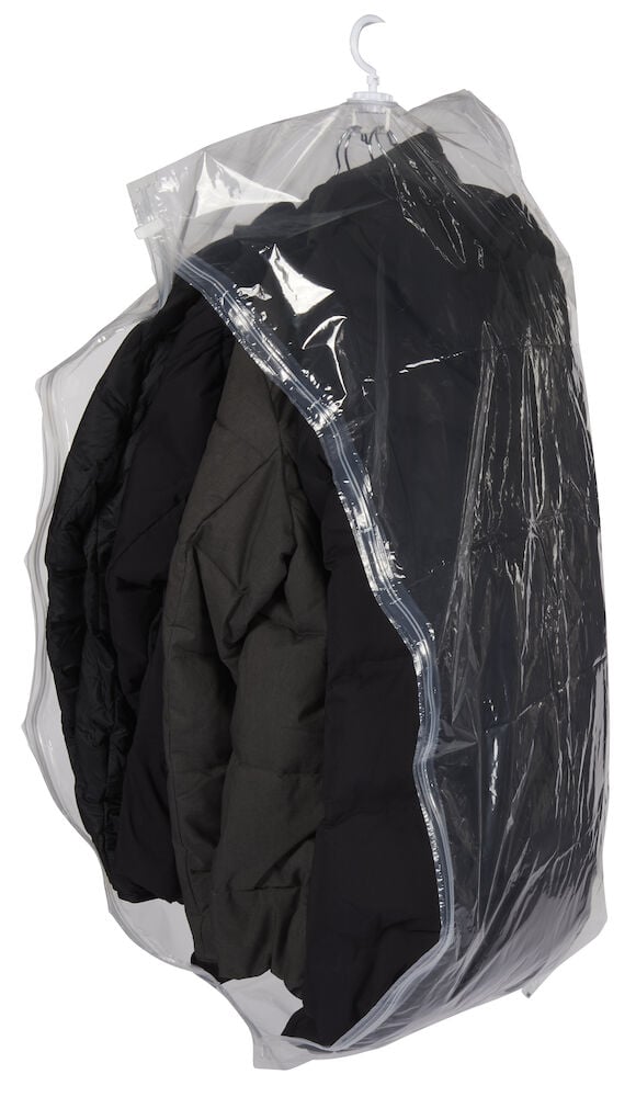 Läpinäkyvä tyhjiöpussi, jossa takit ja ripustuskoukku.