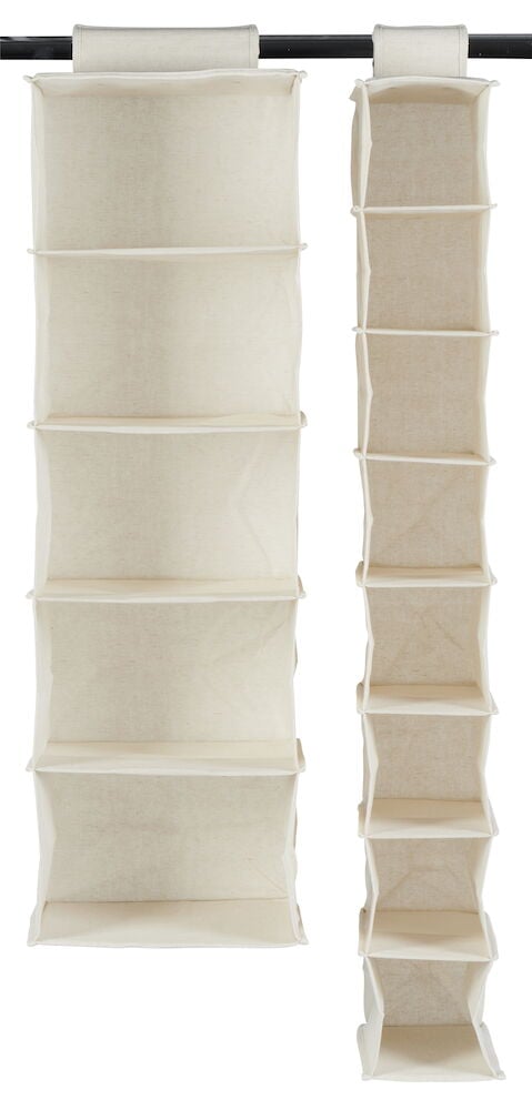 Två beige hängförvaringar med flera fack.