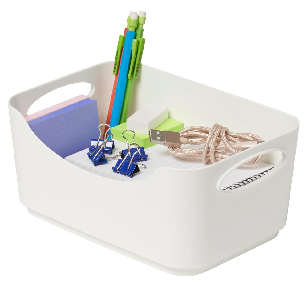 Valkoinen avoin säilytyslaatikko, jossa on toimistotarvikkeita sisällä.