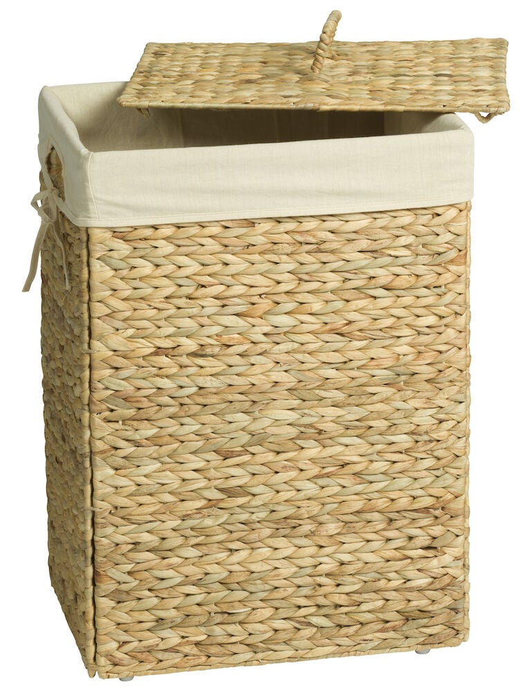 Suorakulmainen punottu pyykkikori kannella ja sisäpussilla.