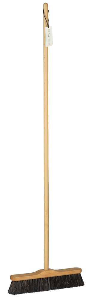 Puuinen harja mustilla harjaksilla ja pitkällä varrella.