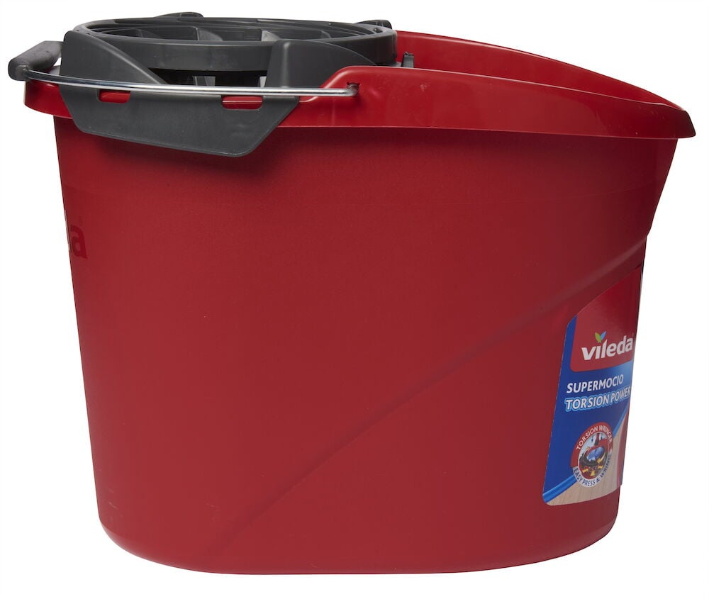 Rød bøtte med vrider og plasthåndtak.