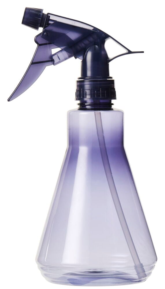 Transparent plast sprayflaska med skruvlock och munstycke.