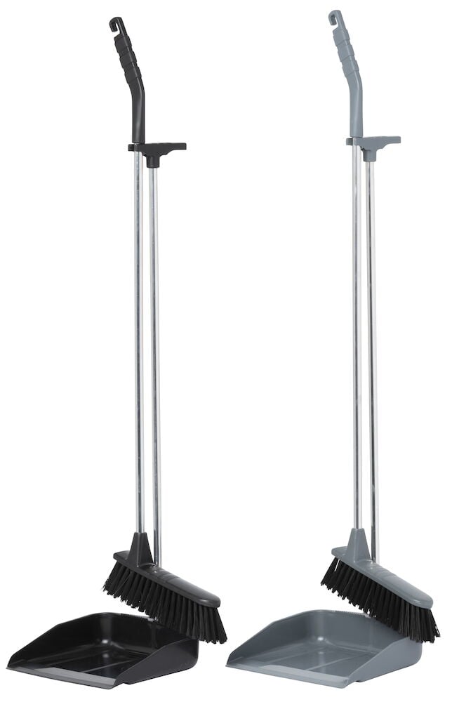 Kaksi pitkällä varrella varustettua rikkasettiä eri väreissä.