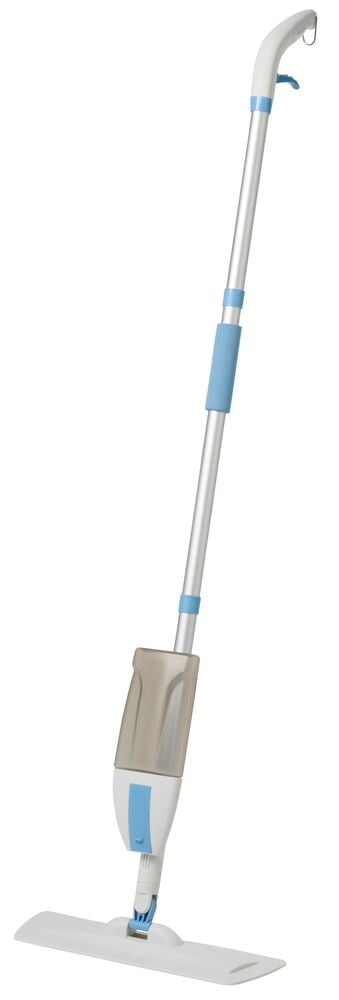 Spraymoppi Refin, jossa valkoinen litteä pää, läpinäkyvä harmaa säiliö, hopeinen kahva ja vaaleansiniset yksityiskohdat.