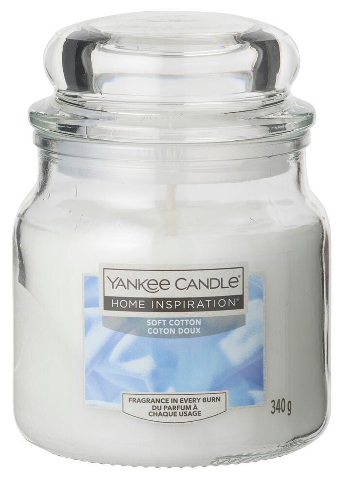 Duftkerze Yankee Candle 340 g Soft Cotton, weißes Wachs in einem klaren Glasgefäß mit Deckel.