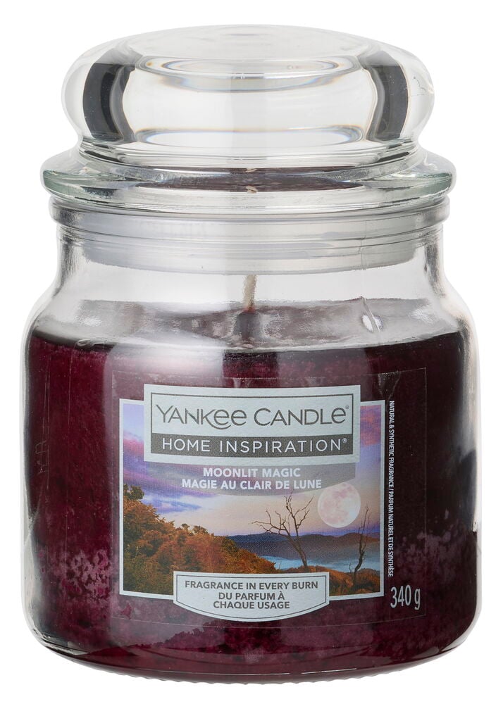 Doftljus Yankee Candle 340 g Moonlit Magic i glasburk med lila vax och etikett med månlandskap.
