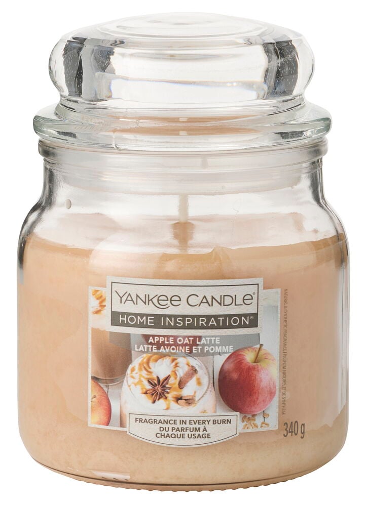 Doftljus Yankee Candle 340 g Apple Oat Latte i en glasburk med klart lock.