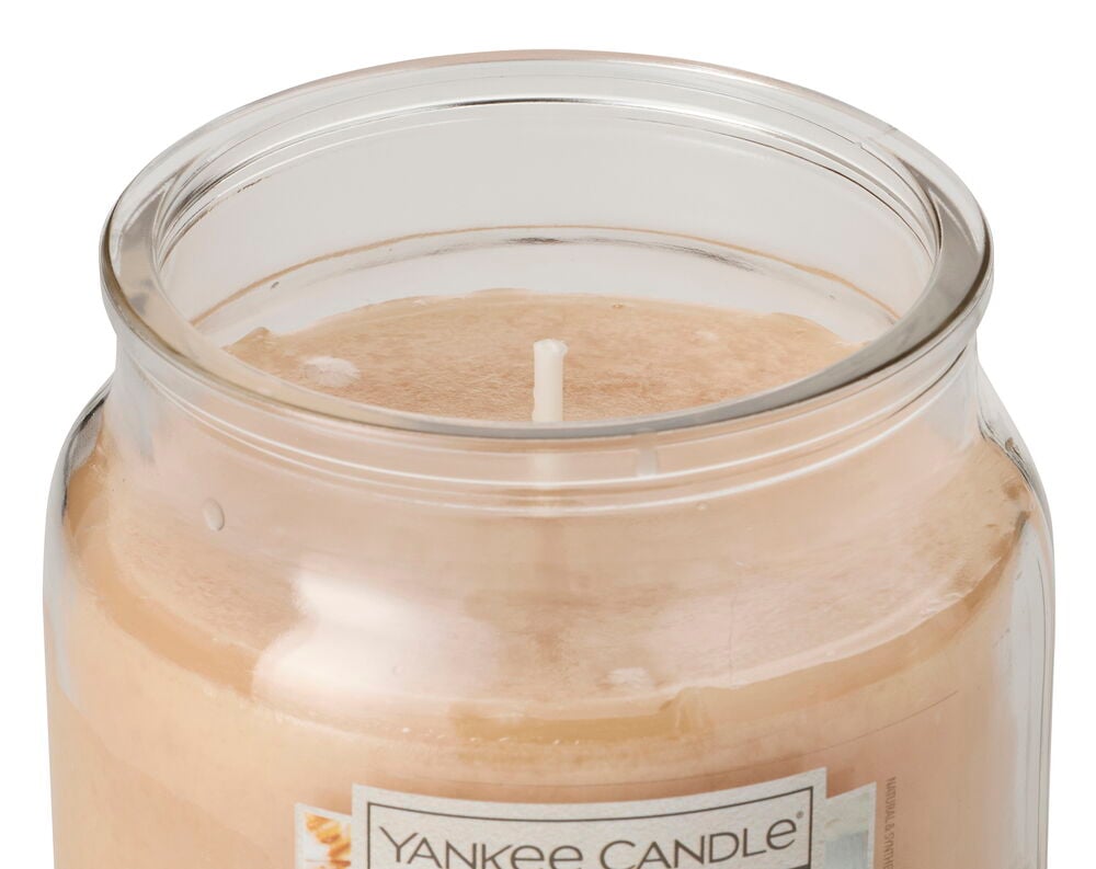 Doftljus Yankee Candle 340 g Apple Oat Latte i klar glasburk med beige vax.