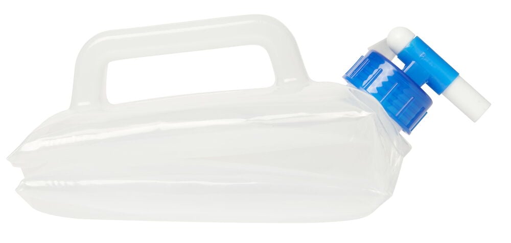 Läpinäkyvä taitettava vesikanisteri, jossa on sininen hana ja kahva.