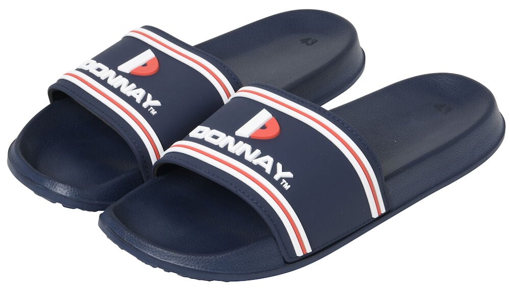 Blå tofflor med vitt och rött Donnay-märke.