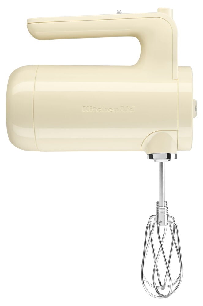 Trådløs håndmikser i kremhvit med metallvisp.