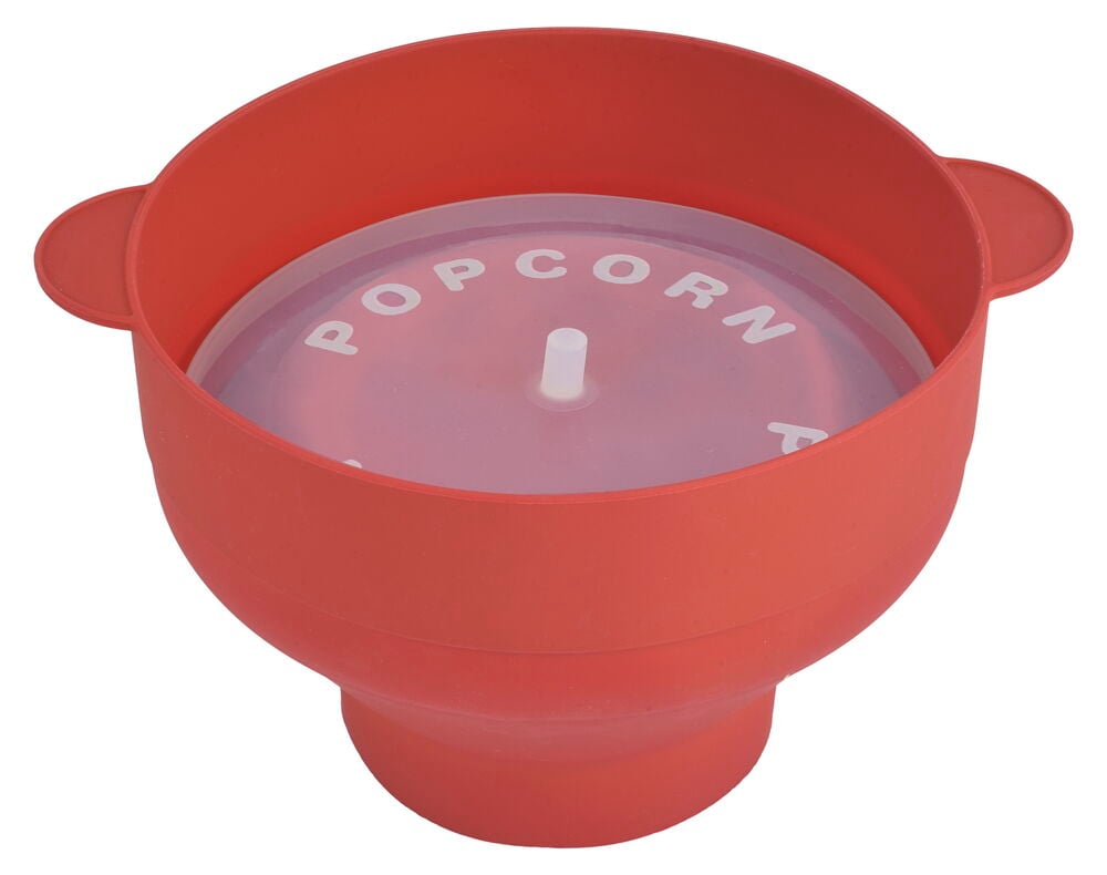 Röd popcornskål med transparent lock och handtag.