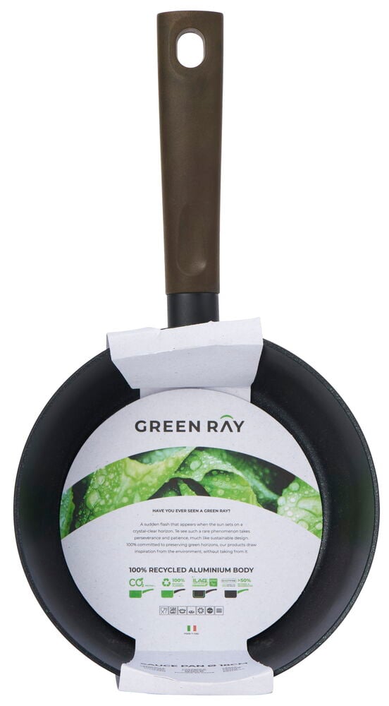 Musta kierrätetystä alumiinista valmistettu kattila kahvalla.