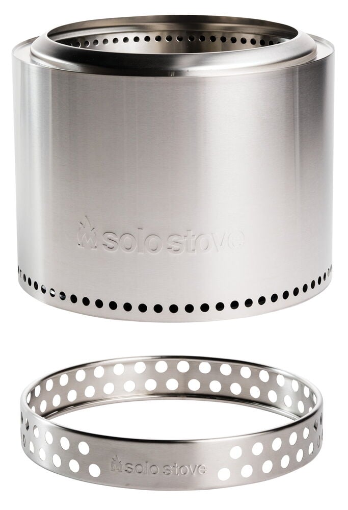 Rund eldstad i rostfritt stål med tillhörande ställning.