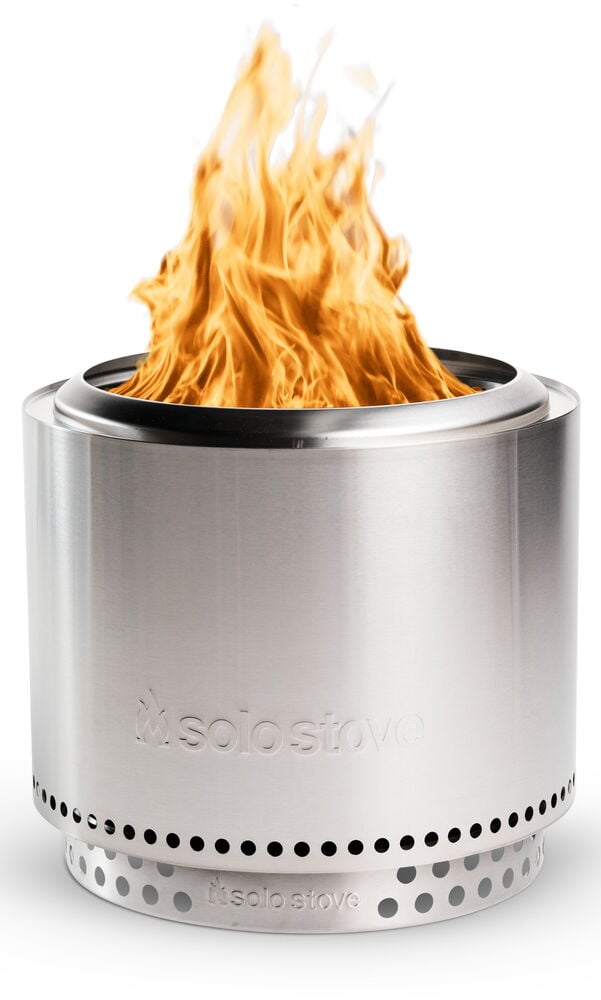 Rund portabel eldstad i rostfritt stål med eld.