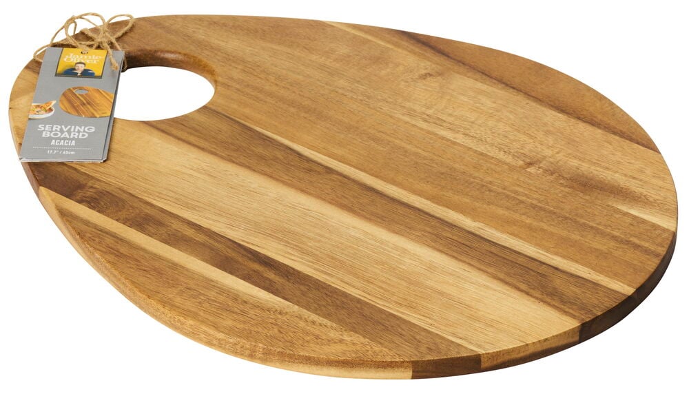 Ovale Servierplatte aus Akazienholz mit Loch und Etikett.
