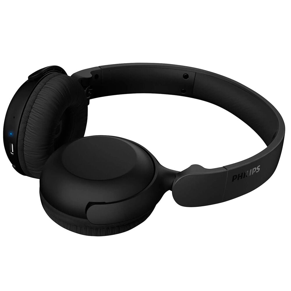 Schwarze On-Ear kabellose Kopfhörer Philips TAH2209BK/00, zusammengeklappt mit blauer Anzeigeleuchte.