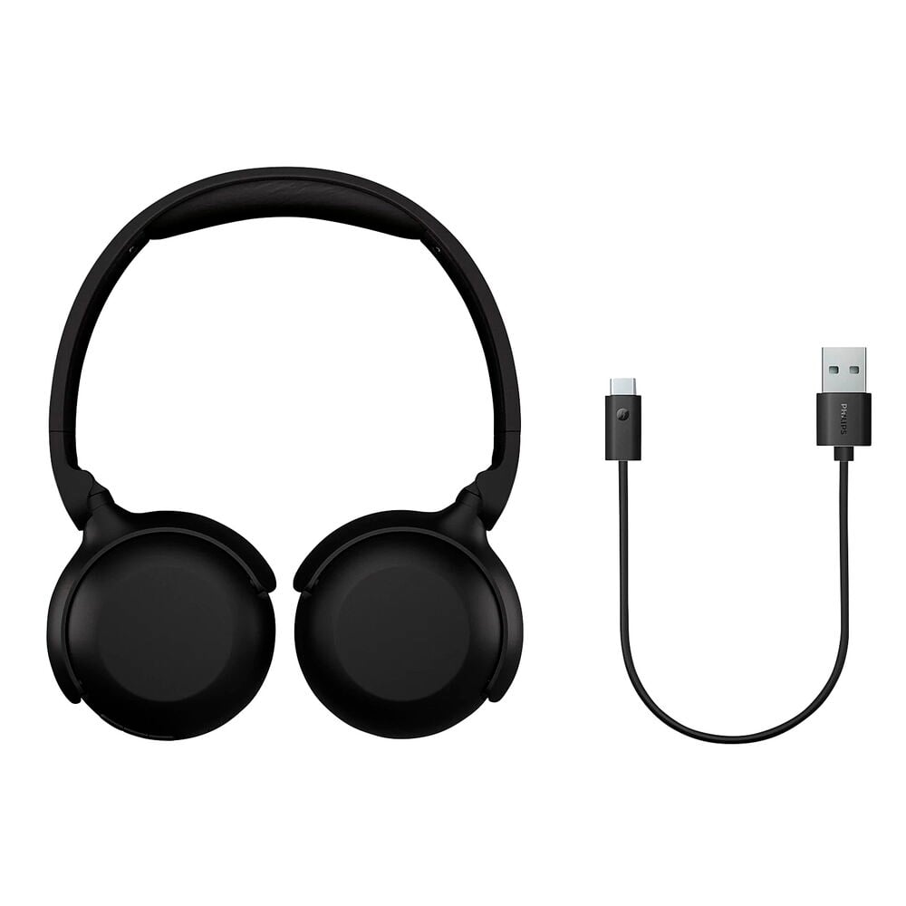 Schwarze On-Ear kabellose Kopfhörer Philips TAH2209BK/00 und ein schwarzes Philips USB-C Ladekabel.
