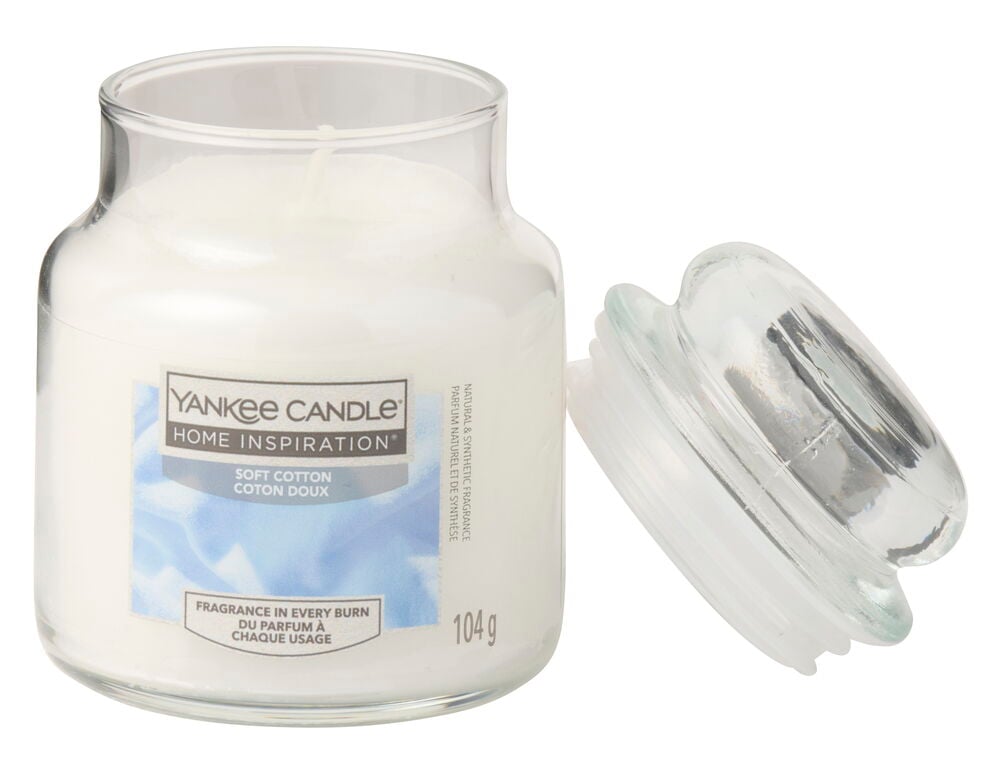 Hvitt duftlys Yankee Candle Home Inspiration Soft Cotton i klar glasskrukke med avtagbart glasslokk.