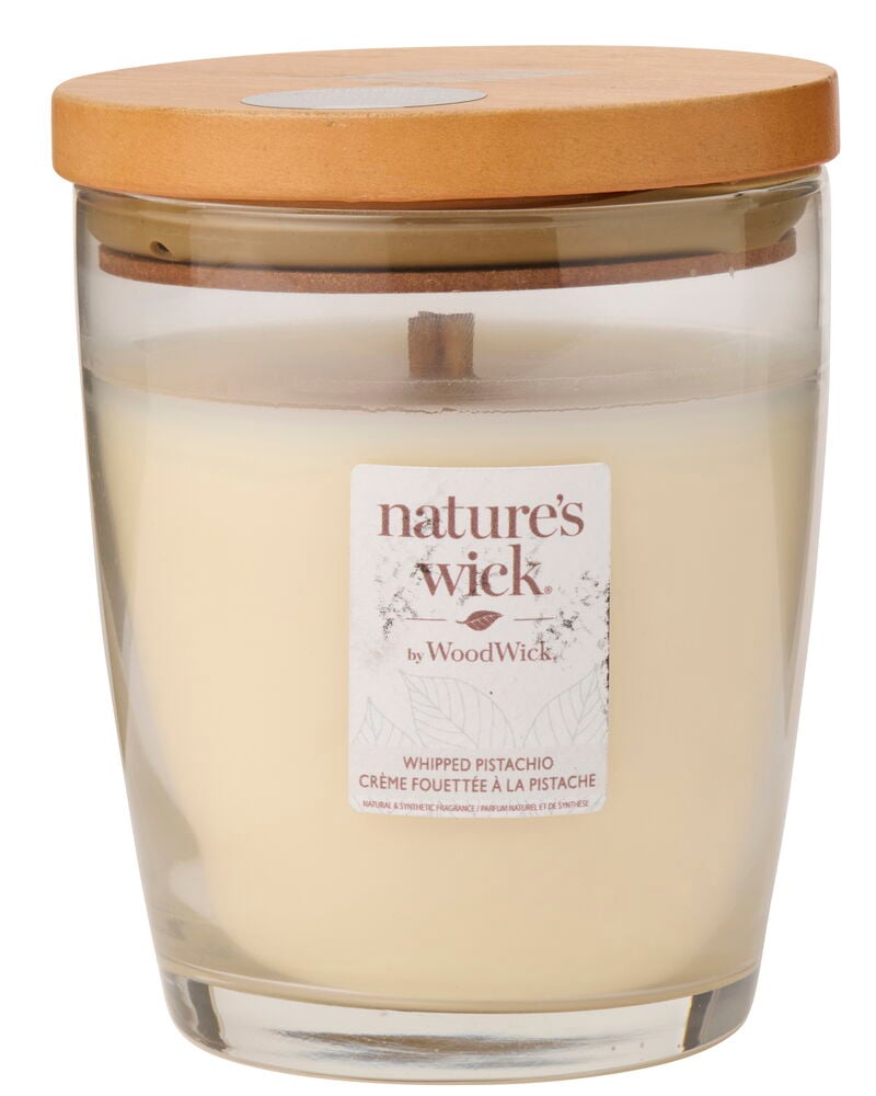 Doftljus WoodWick 284 g Whipped Pistachio i en glasburk med trälock och träveke.