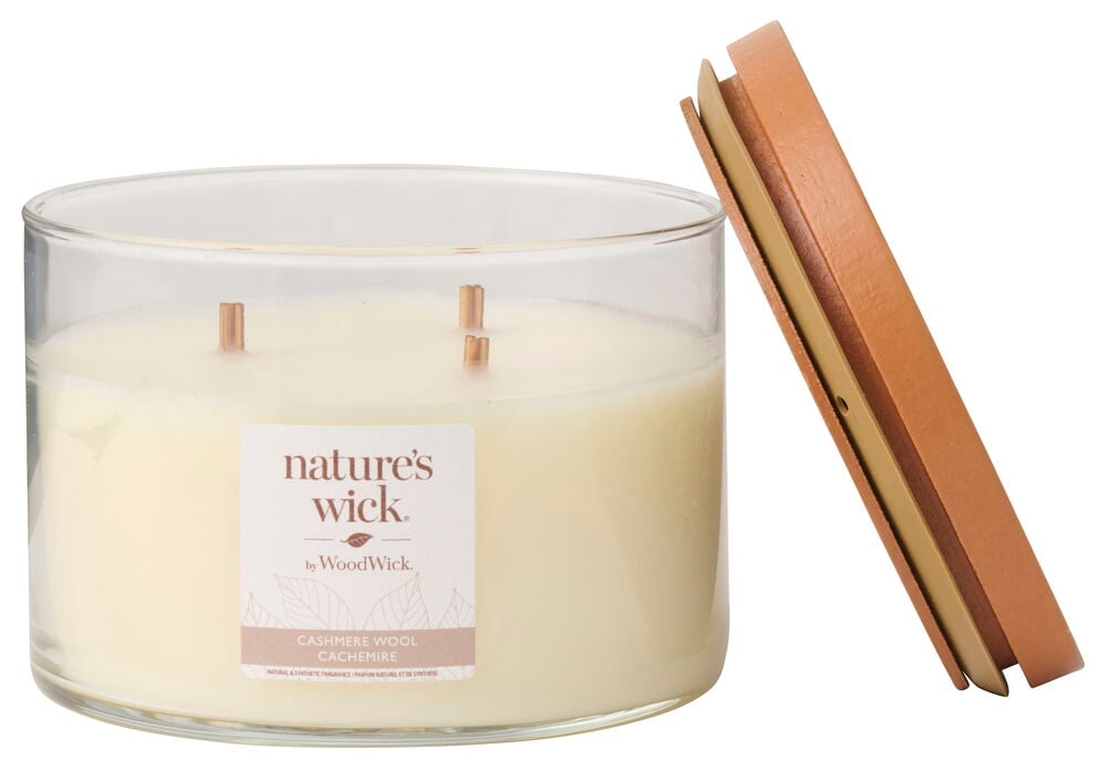 Doftljus WoodWick 433 g Cashmere Wool i klar glasburk med krämvitt vax, tre vekar och ett brunt lock.