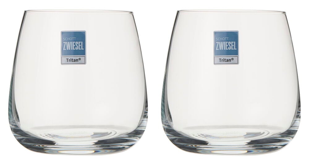 Kaksi kirkasta Schott Zwiesel Grace 33 cl viskilasia on esillä, molemmissa sininen etiketti.