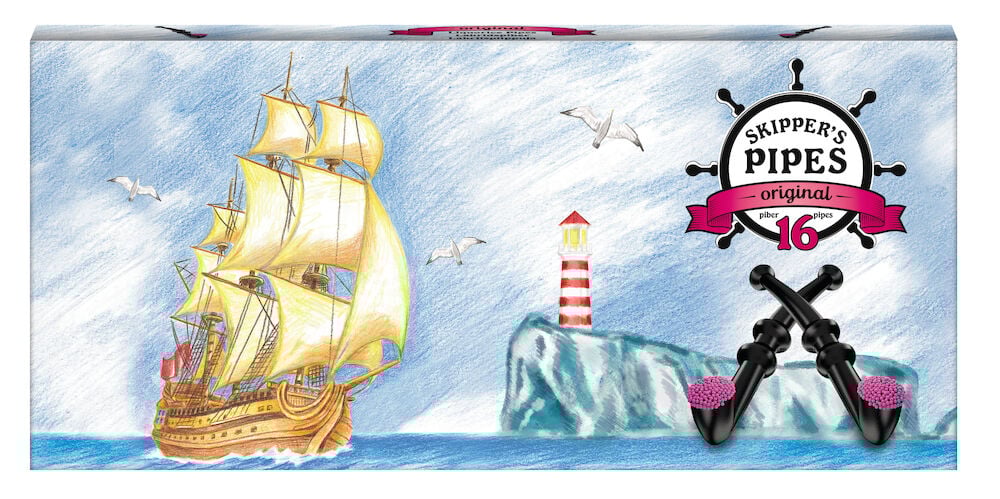 En sjömanskista med lakritspipor och segelbåt.