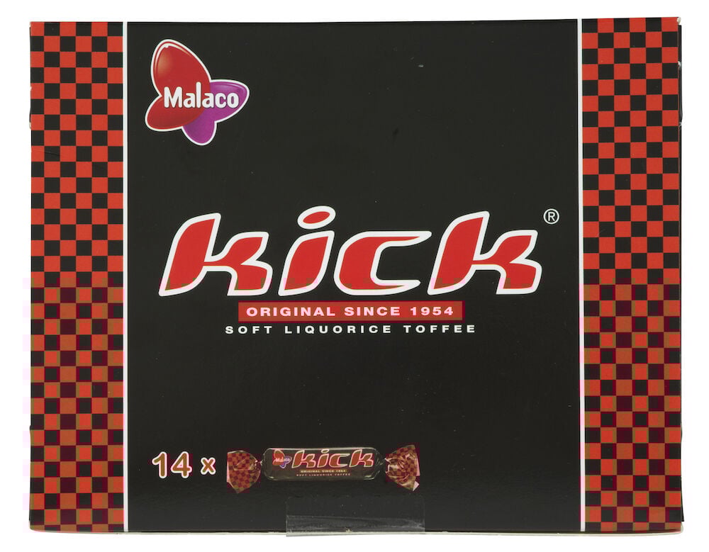 Svart röd förpackning med Malaco Kick lakritskola.