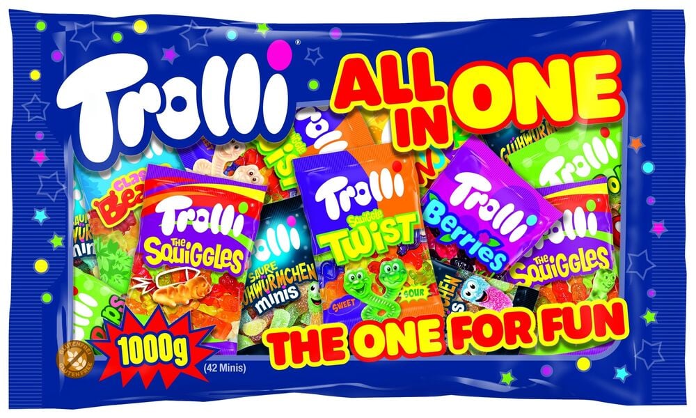 Eine große blaue Tüte mit Süßigkeiten Trolli All in one mix, enthaltend 1kg (42 Minis) verschiedener Gummibärchen.