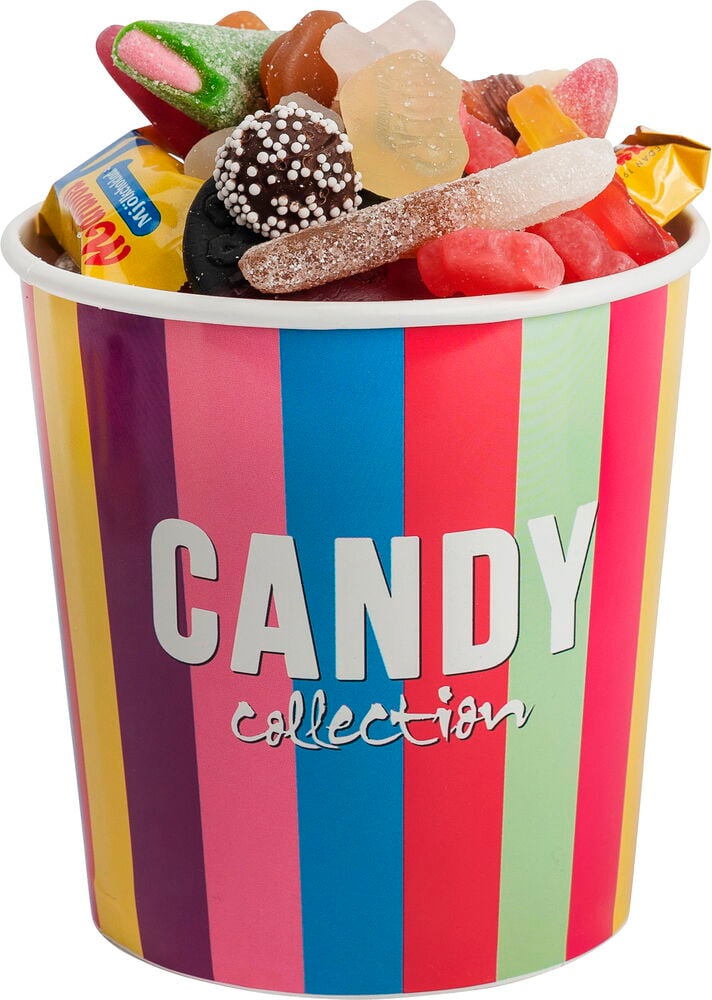 Makeiset Hultén Candy Collection 450 g: värikäs raidallinen kuppi täynnä erilaisia ​​kumikarkkeja ja suklaata.
