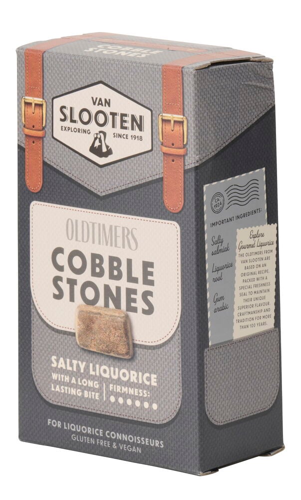 Graue rechteckige Packung Oldtimers Cobble Stones Salty Liquorice, mit braunen Riemen und Schnallen, Vorderansicht.