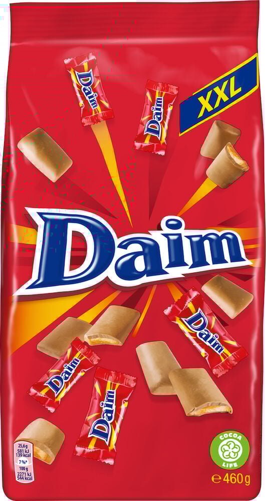 Rød pose med Daim sjokoladebiter og XXL merking.
