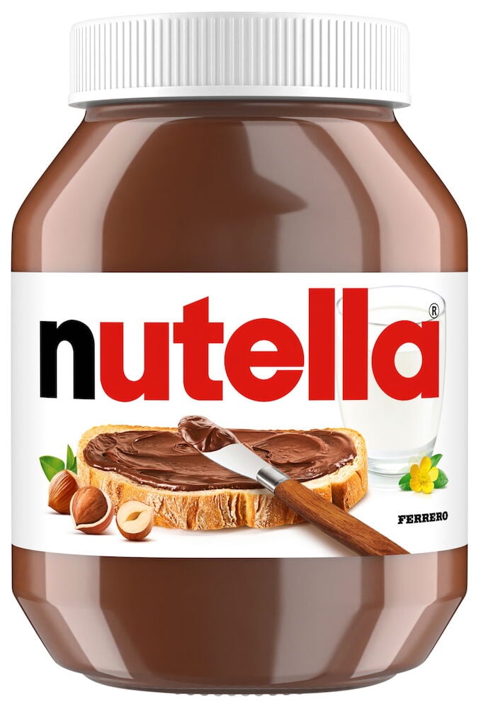 Stor plastburk Nutella hasselnötskräm med vit lock.