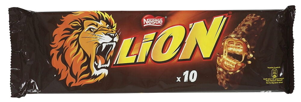 Brun förpackning med tio Lion chokladkakor.