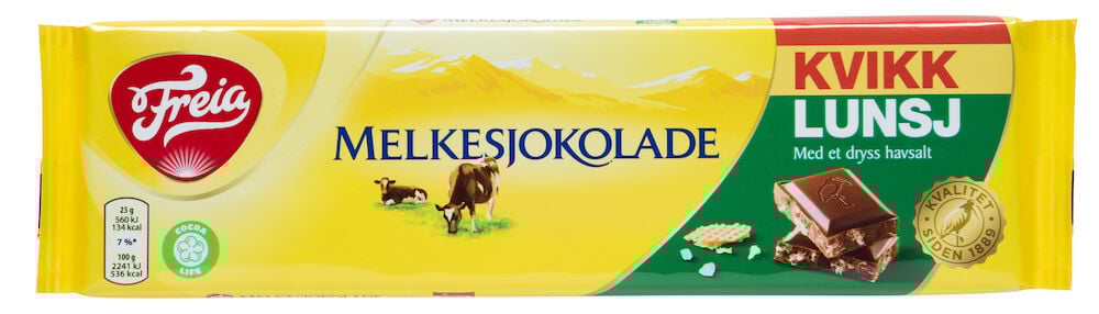 Gul sjokoladekake med Freia og Kvikk Lunsj logoer.