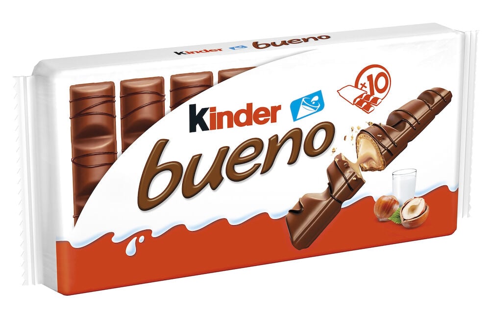 Kinder Bueno chokladkaka med hasselnöt och mjölkchoklad.