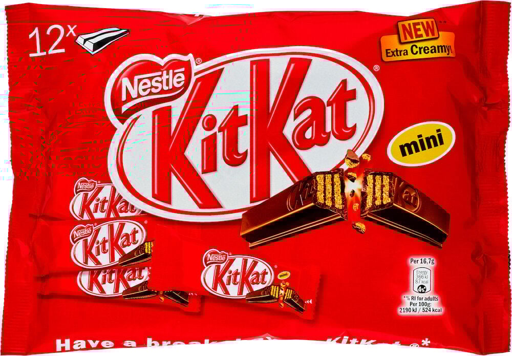 Röd KitKat påse med individuellt inslagna minichokladbitar.