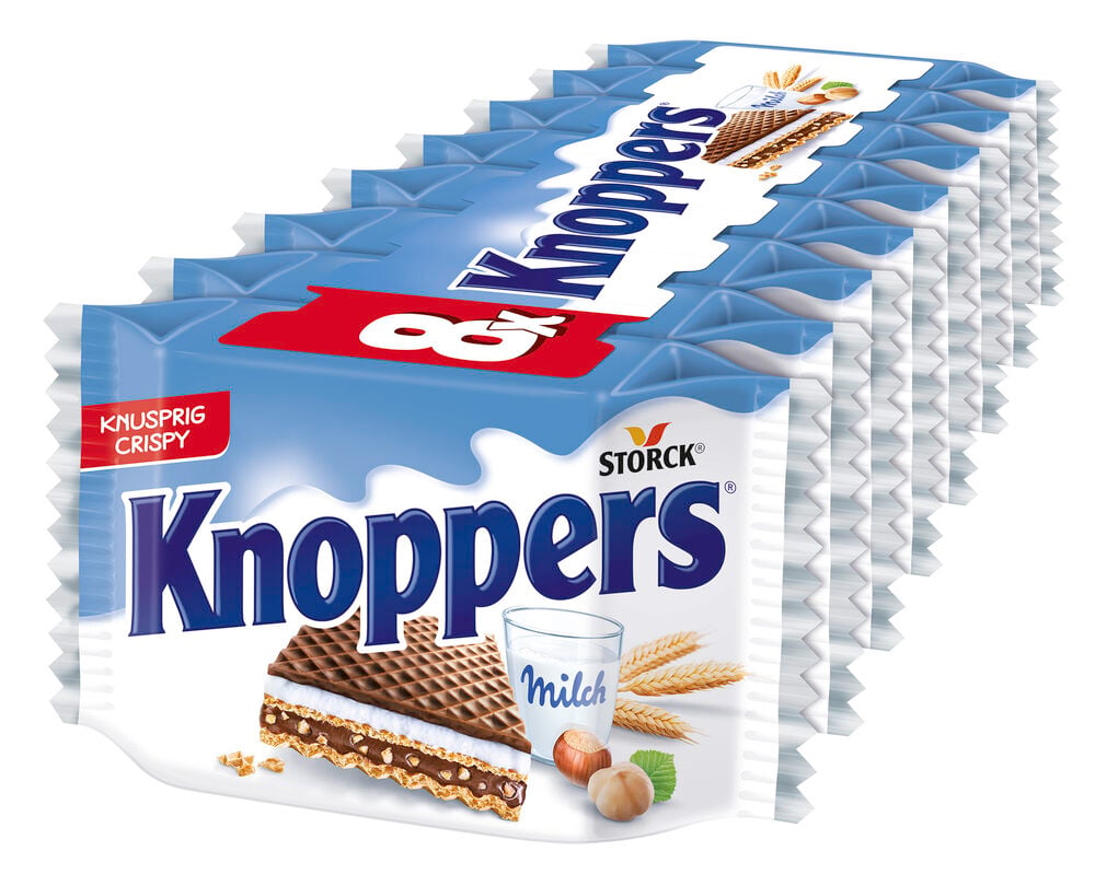 Stapel av blåvita Choklad Knoppers 8x25 g multipack med rån, mjölk, hasselnötter och vete.