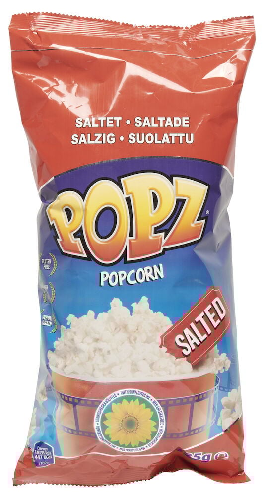 Röd och blå förpackning med saltat popcorn.