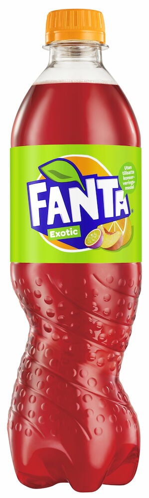 En röd Fanta Exotic plastflaska med orange kork.