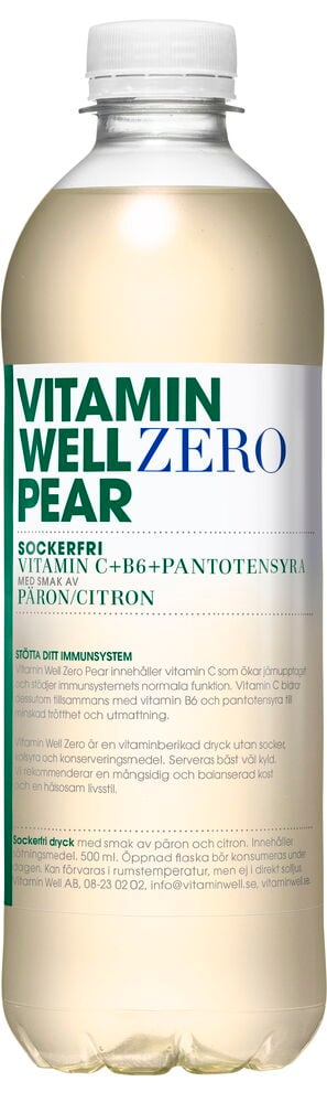 Genomskinlig plastflaska med etikett vitamin well päron.