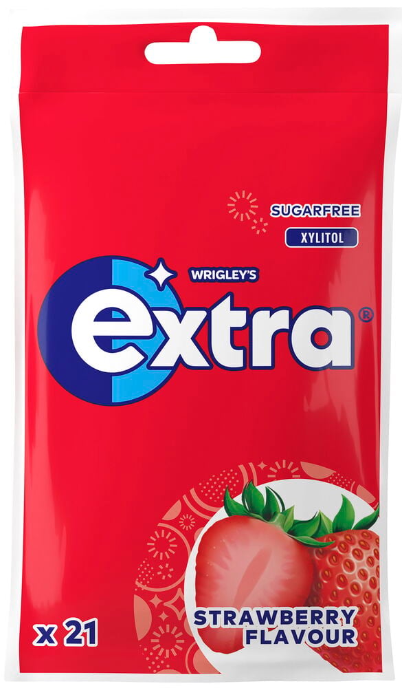 Tuggummi Extra 29 g Strawberry i en röd påse med stor blåvit Extra-logga och jordgubbsgrafik.